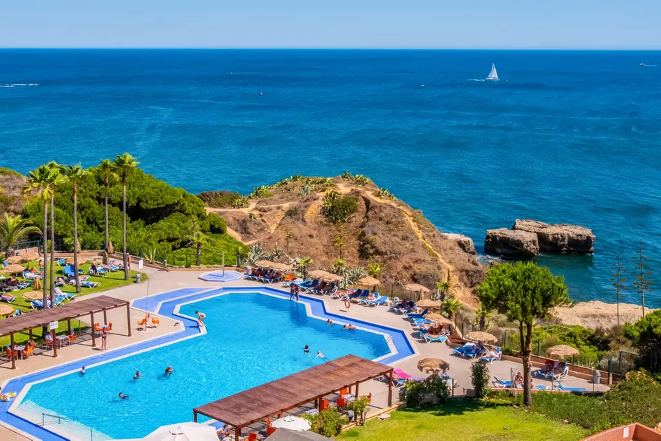 Auramar Beach Resort