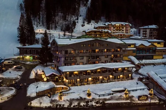 Hotel Spinale and snow-covered surroundings