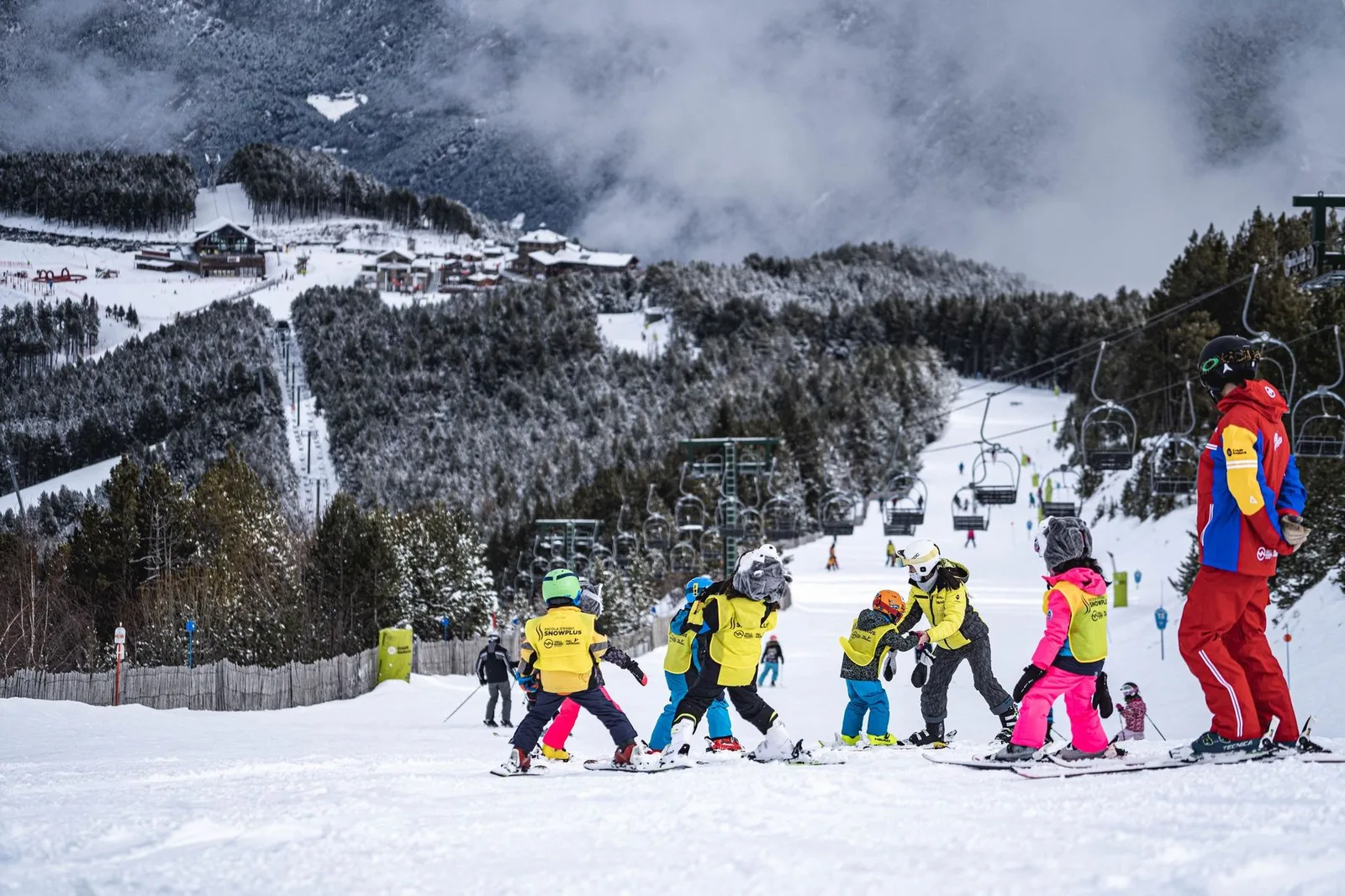 Children learning to ski, shown with the Hotel Ushuaia offer