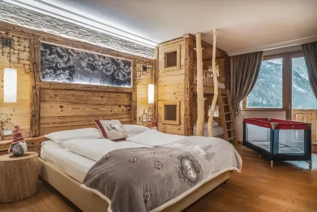 Bedroom shown with the SportHotel Romantic Plaza offer